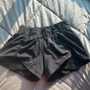 lululemon black tracker shorts size 4-6